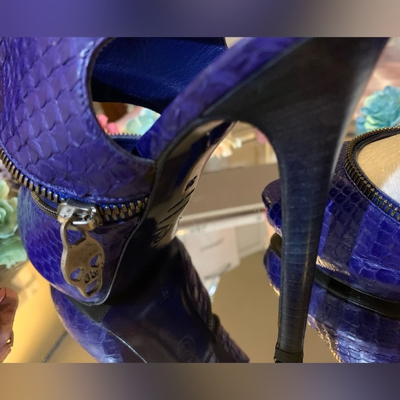 EUC!!❗️Alexander Mcqueen python print sandals.
💙 - Picture 6 of 10